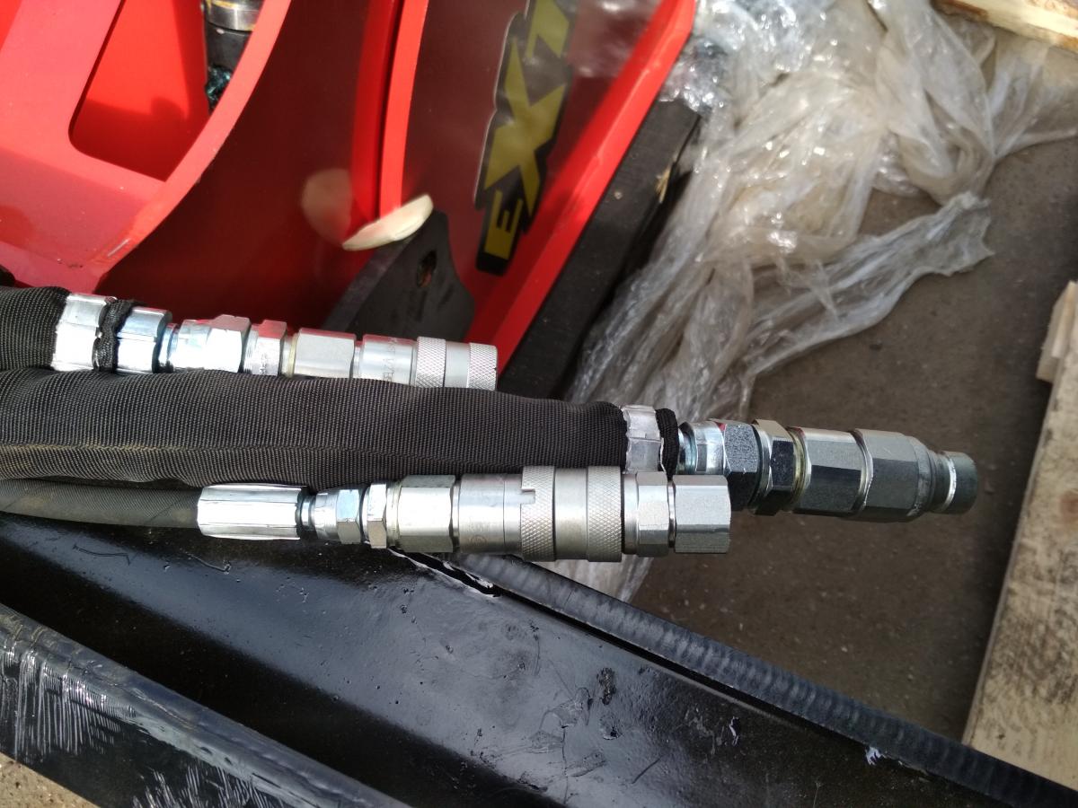 Фреза EXTEN - рукава высокого давления с установленными на них быстроразъемными соединениями